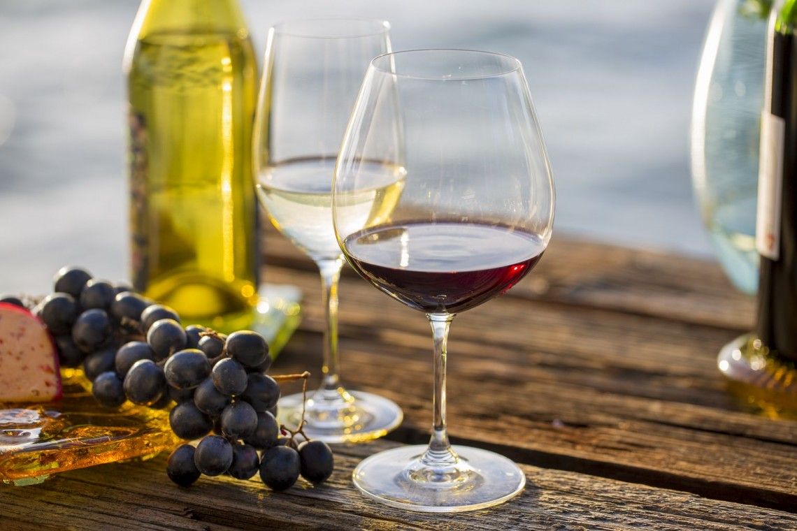 You are currently viewing Wino to nie tylko aromat i smak, czyli Sławek Chrzczonowicz o winach wakacyjnych